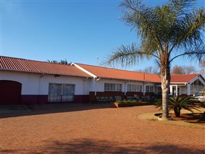 2.2 ha Farm in Magaliesmoot AH