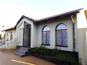 3 Bed House in Zakariyya Park