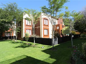 2 Bed Townhouse in Bromhof