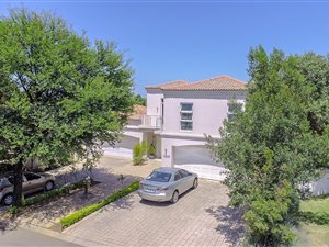 4 Bedroom House in Dainfern Golf Estate