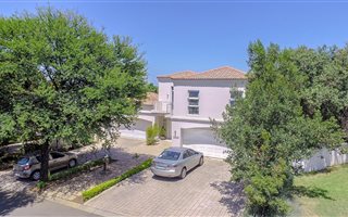 4 Bedroom House in Dainfern Golf Estate