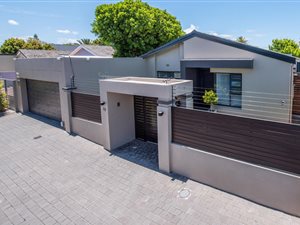 4 Bed House in Rondebosch East