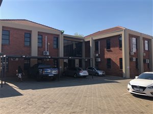 104 m² Office Space in Heuwelsig Estate