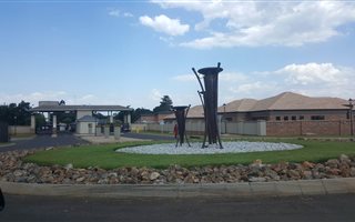 325 m² Land available in Delmas