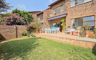 4 Bedroom Townhouse in Bedford Park