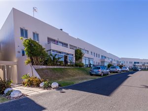 2 Bedroom Apartment in Van Riebeeckstrand