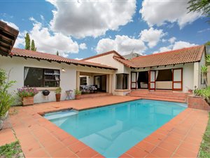 4 Bedroom House in Fourways Gardens