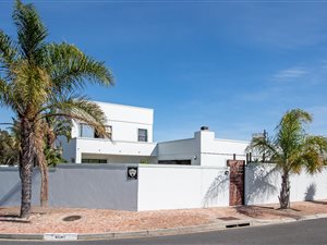 4 Bed House in Goedemoed