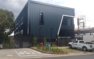 275 m² Commercial space in Parkmore