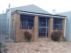 3 Bed House in Strandfontein