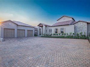 4 Bed House in Olympus
