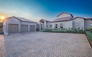 4 Bedroom House in Olympus