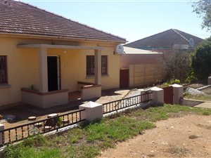 3 Bedroom House in Van Riebeeck Heights