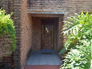 3 Bed House in Eldoraigne