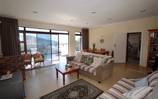 4 Bedroom Apartment in Vredehoek
