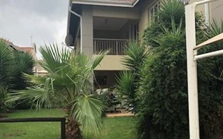 3 Bedroom Flat in Farrarmere