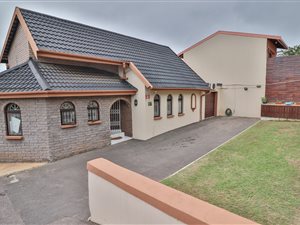 4 Bed House in Shallcross