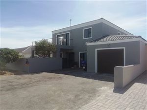 6 Bed House in Country Club
