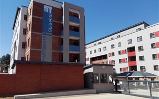 2 Bedroom Apartment in Die Hoewes
