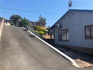 3 Bed House in Shallcross