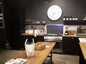 2 Bed Apartment in Newtown