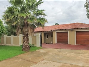 4 Bed House in Kloofsig