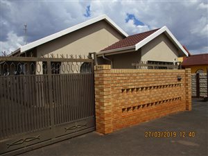 3 Bed House in Protea North
