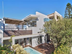 4 Bedroom House in Schotsche Kloof
