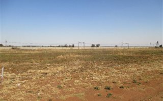 3674 m² Land available in Highbury