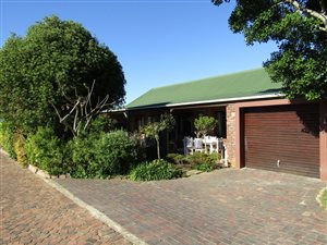 2 Bedroom House in Hoekwil