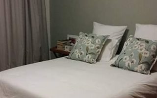 2 Bedroom Flat in Wynberg