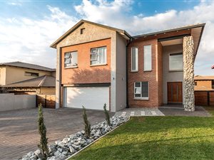 4 Bedroom House in Carlswald North Estate