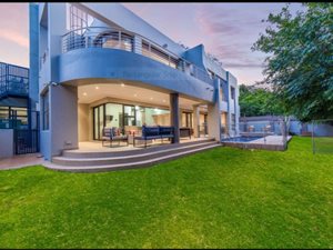 4 Bed House in Oaklands
