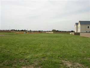 413 m² Land available in Bedworth Park