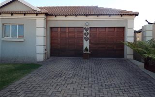 3 Bedroom Townhouse in Highveld Park