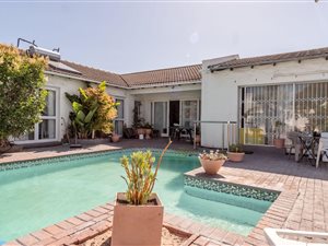 5 Bed House in Edgemead