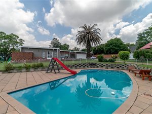 6 Bed House in Kelvin
