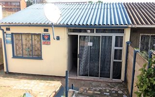 2 Bedroom House in Trenance Manor