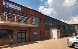 800 m² Industrial space in Clayville