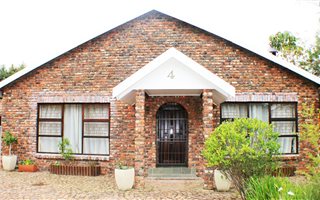 4 Bedroom House in Loerie Park