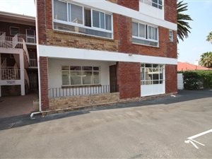 2 Bed Apartment in Wynberg Upper