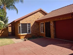 3 Bed Townhouse in Rooihuiskraal North