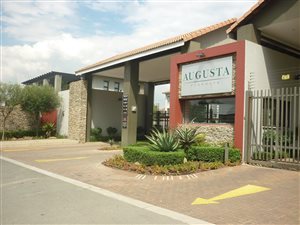 2 Bed Apartment in Fourways
