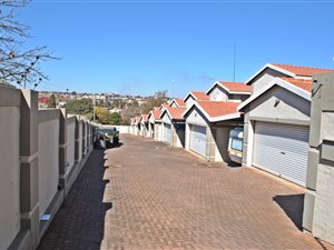 3 Bed Townhouse in Krugersdorp North