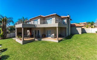 5 Bedroom House in Ruimsig Country Estate