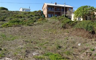 738 m² Land available in Pearly Beach