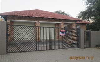 3 Bedroom Apartment in Azaleapark