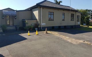 500 m² Commercial space in Manors