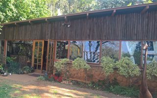 4 Bedroom House in Kosmos