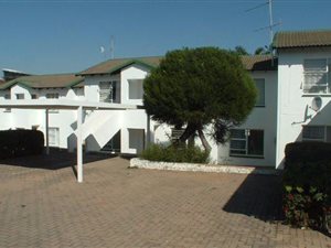 2 Bed Apartment in Weltevreden Park